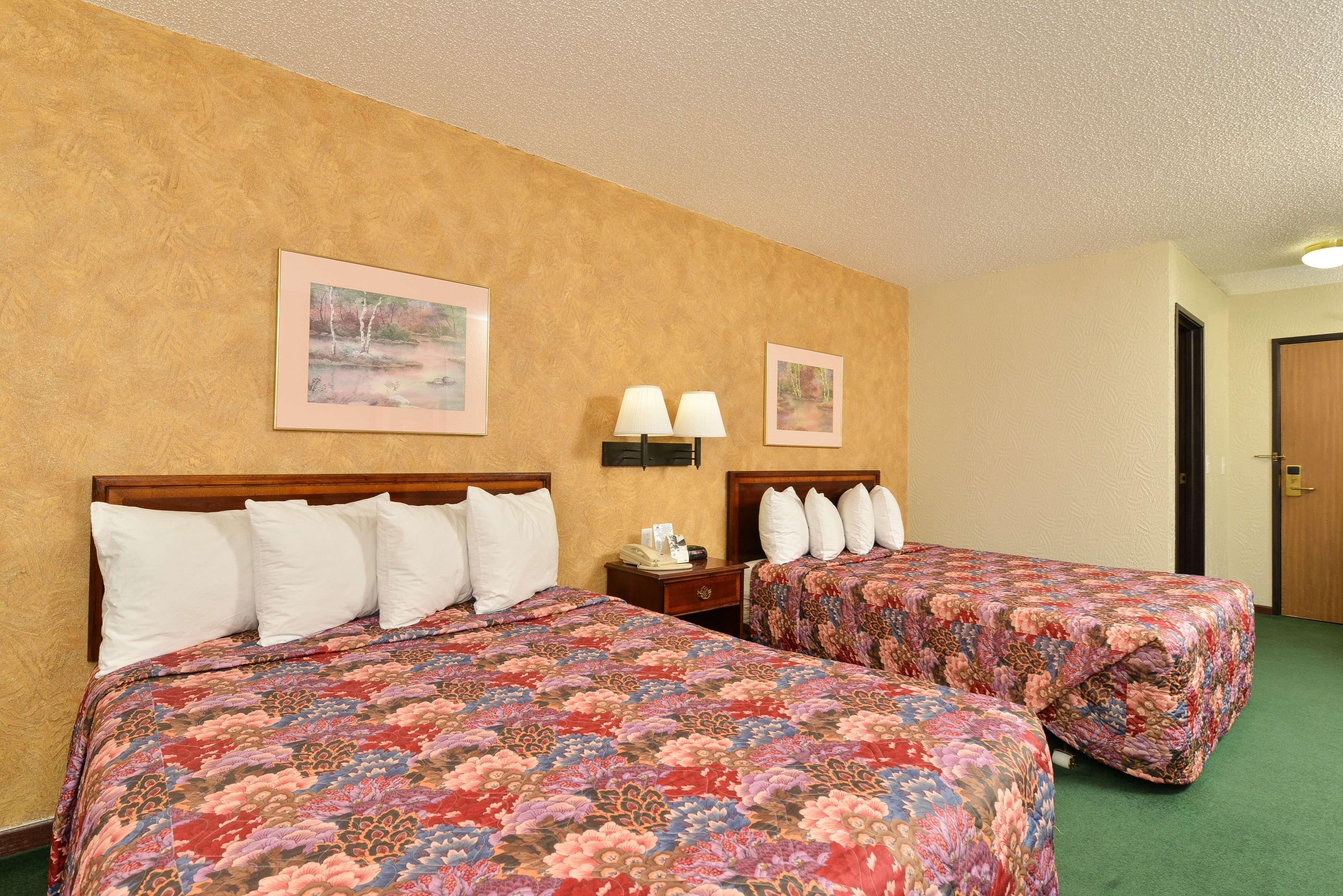 Radisson Hotel Curitiba Dış mekan fotoğraf A typical room at the motel