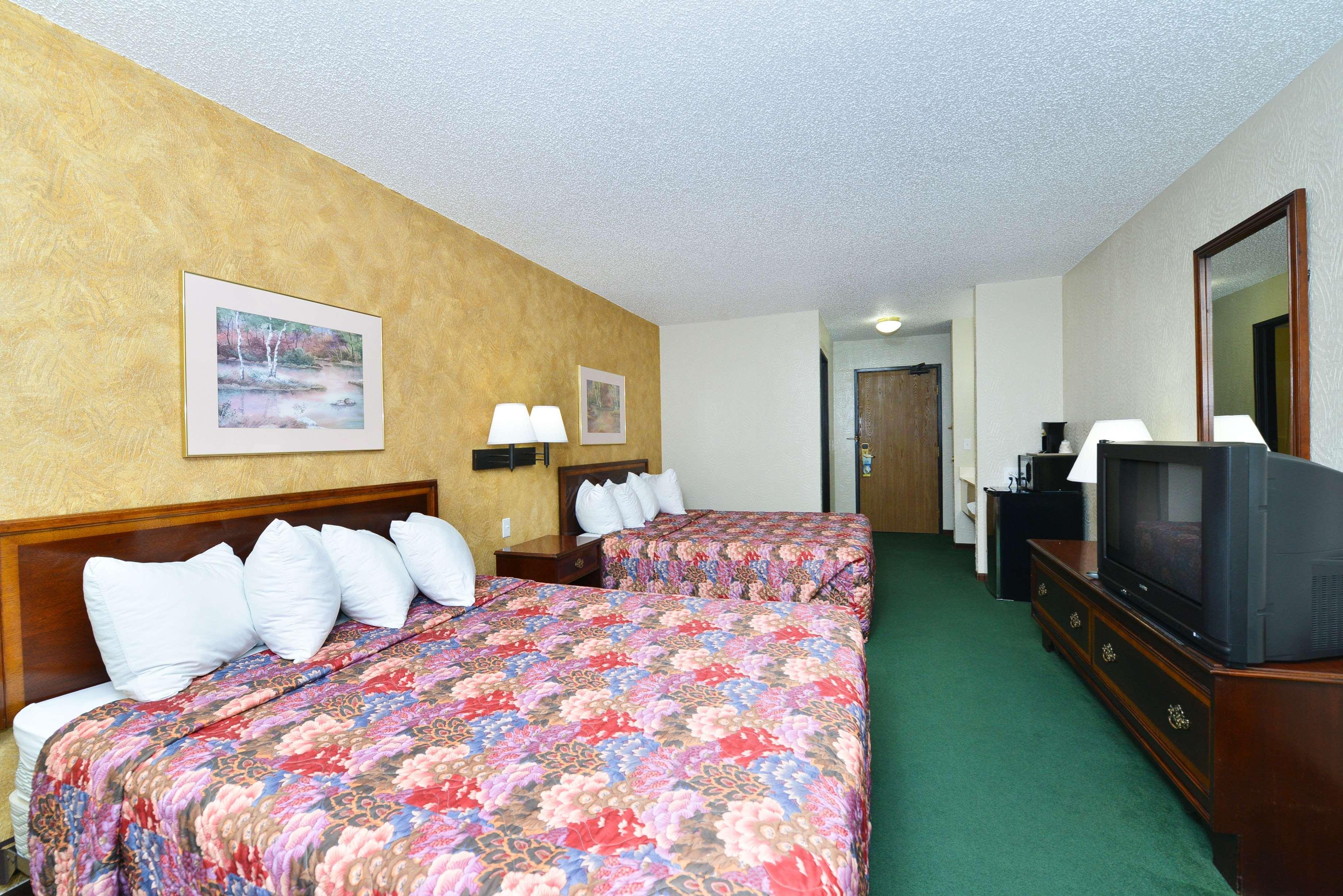 Radisson Hotel Curitiba Dış mekan fotoğraf A typical Super 8 room