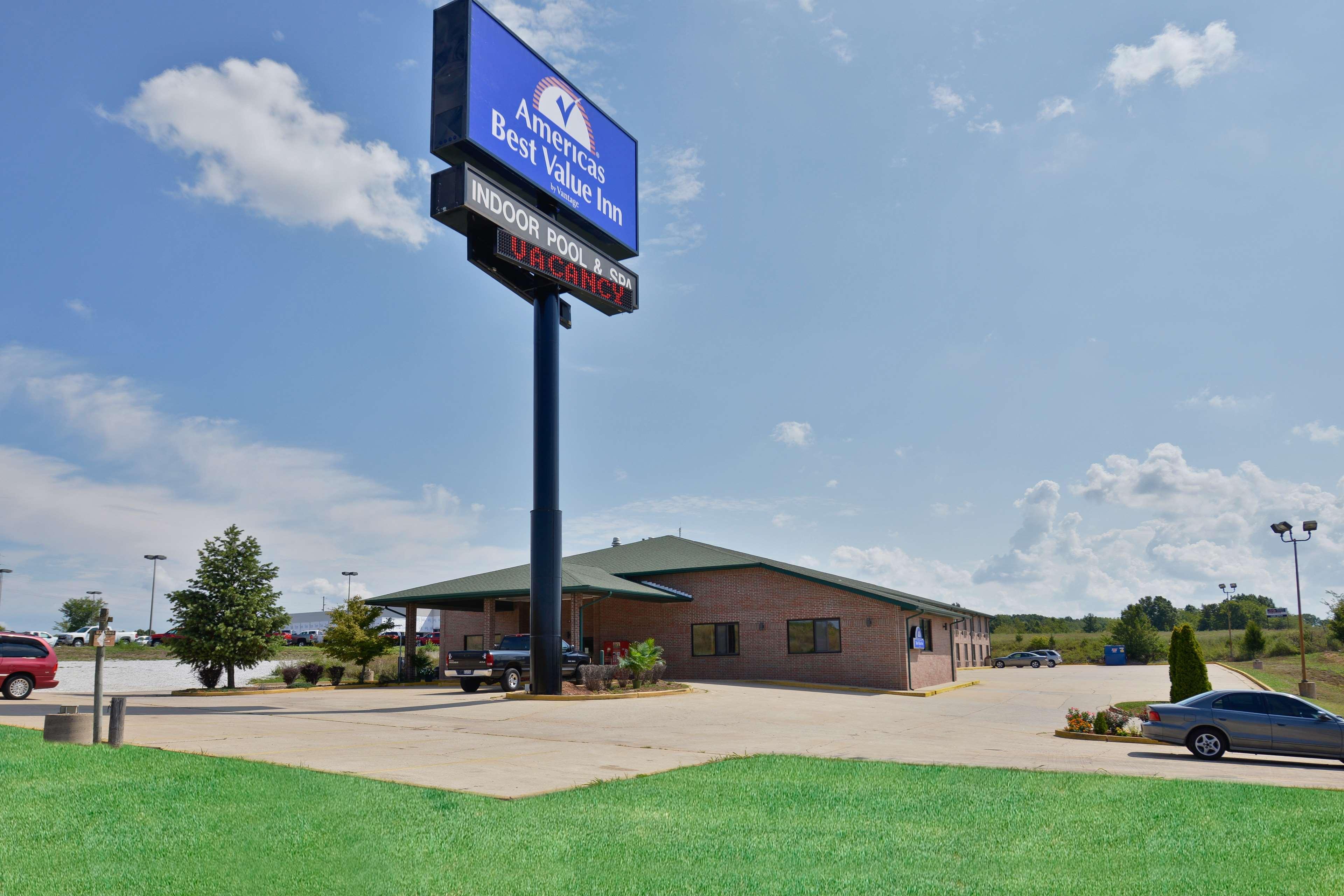 Radisson Hotel Curitiba Dış mekan fotoğraf American West headquarters in Sioux Falls, South Dakota