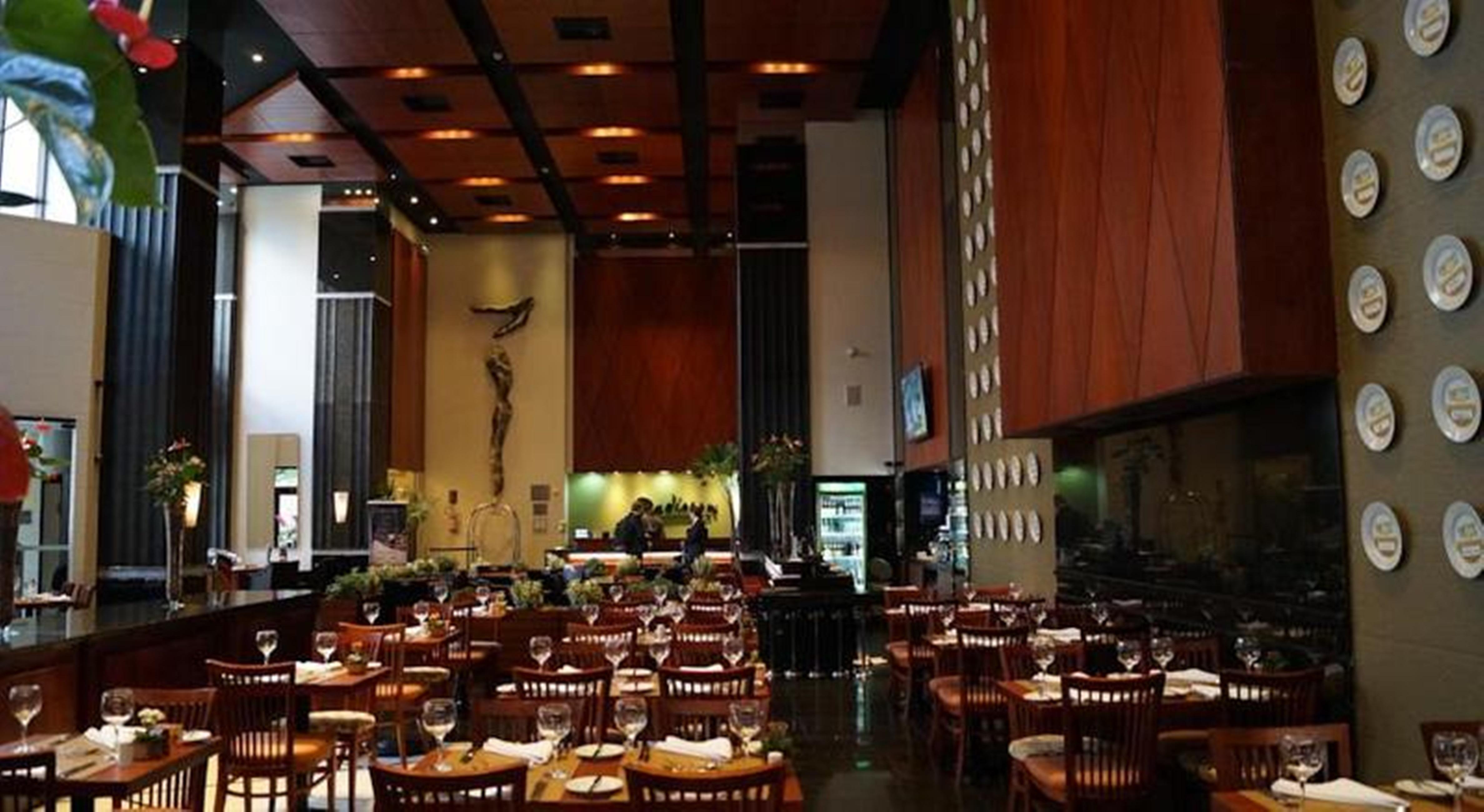 Radisson Hotel Curitiba Dış mekan fotoğraf Interior of the restaurant
