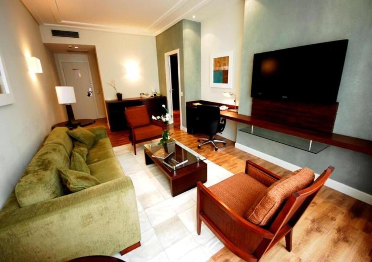 Radisson Hotel Curitiba Dış mekan fotoğraf A suite at the hotel