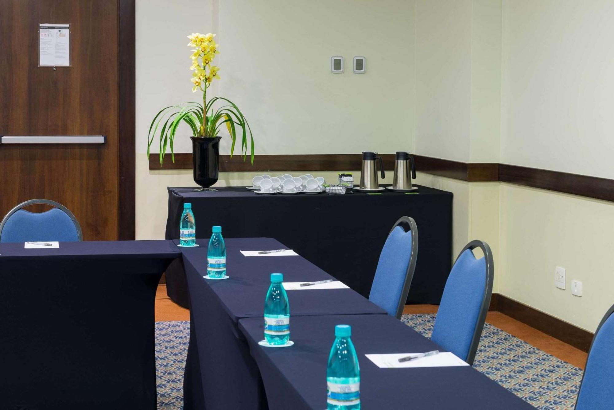 Radisson Hotel Curitiba Dış mekan fotoğraf Meeting room