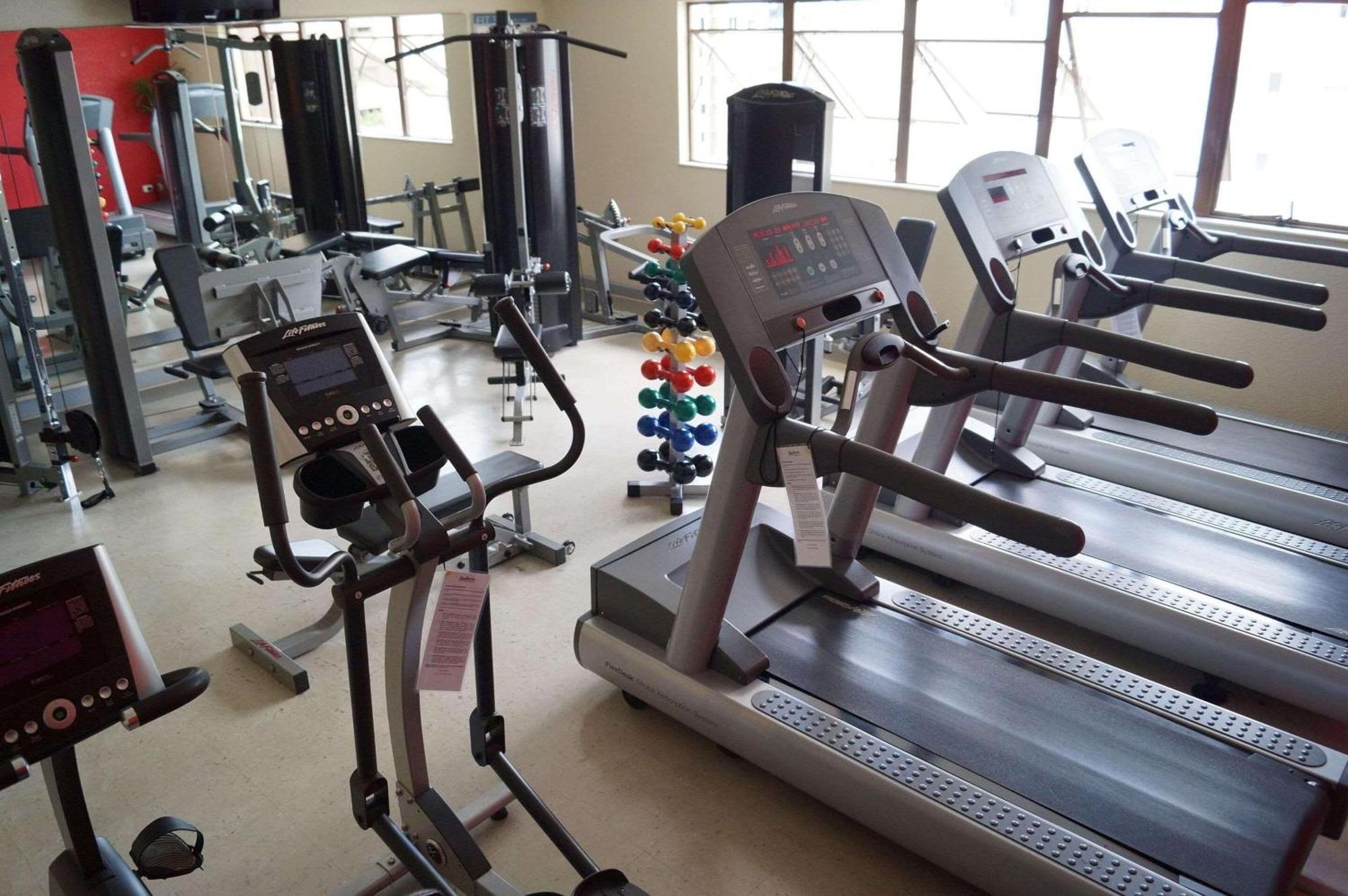 Radisson Hotel Curitiba Dış mekan fotoğraf A gym