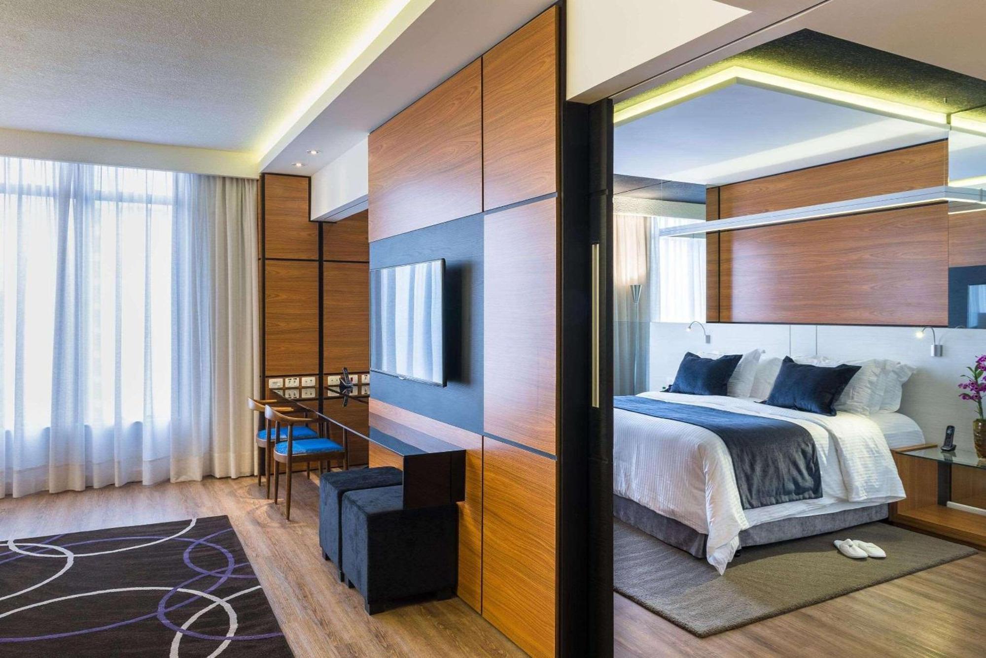 Radisson Hotel Curitiba Dış mekan fotoğraf Suite