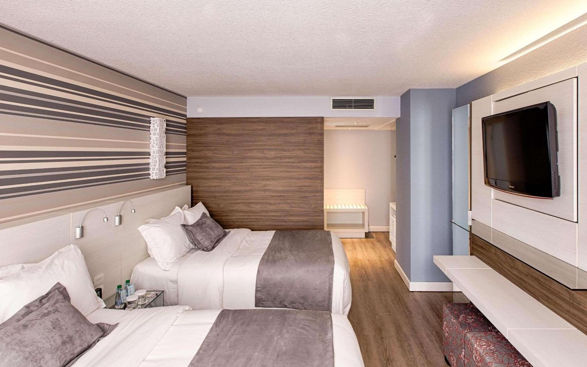 Radisson Hotel Curitiba Dış mekan fotoğraf A room at the hotel