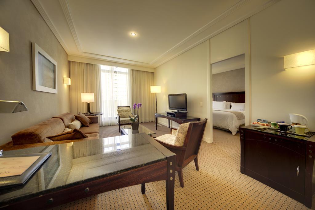 Radisson Hotel Curitiba Dış mekan fotoğraf A suite at the hotel